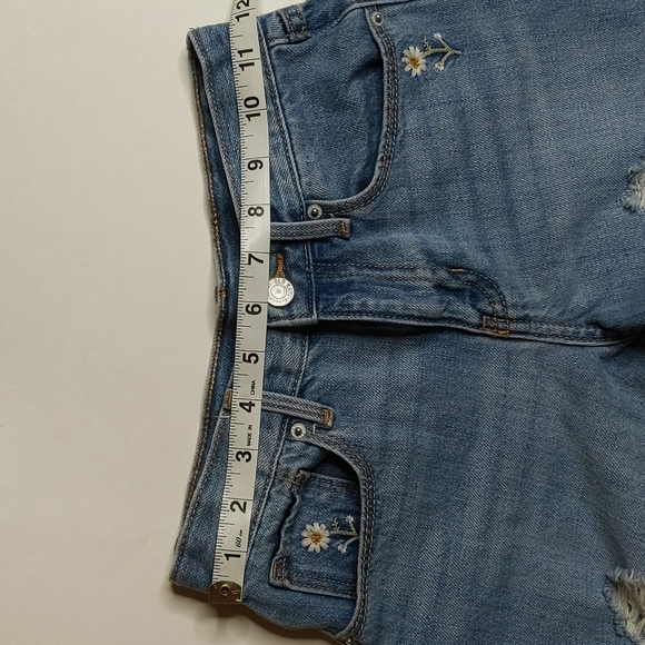 Old Navy High Waisted Distressed Jean Shorts 10 - Picture 9 of 10